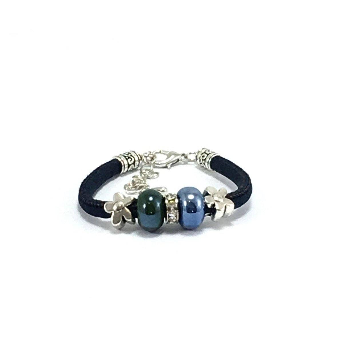 Korkarmband in Marineblau mit marmorblauen Steinen